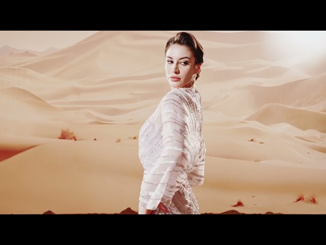 فستان سهره شيفون مطرز بأكمام طويله و عريضه مع فتحه اماميه