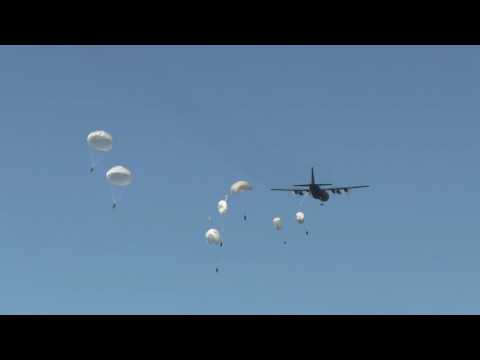 Incident during the Anakonda '16 landing - a Pole had a problem with his parachute / parachute fail