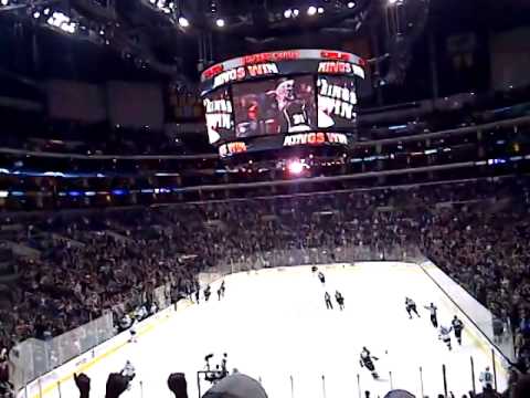 Kings beat Sharks 12-19-2013
