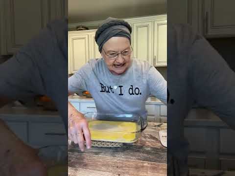 Mama Sue makes PEACH COBBLER | How to make an easy peach cobbler | Southern dessert recipe