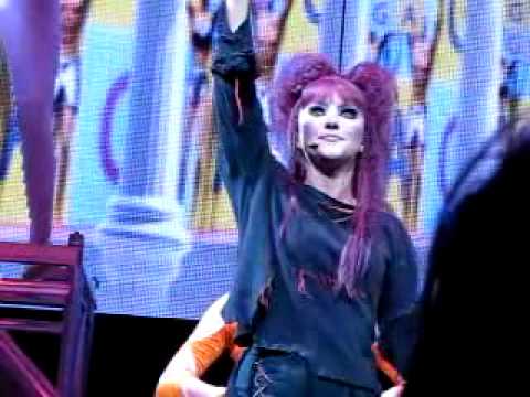 download lagu mp3 mp4 We Will Rock You Cardiff, download lagu We Will Rock You Cardiff gratis, unduh video klip We Will Rock You Cardiff