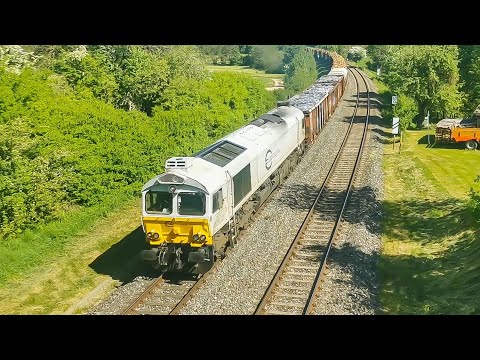 Br266 (Class 66) mit Güterzug bei Pegnitz |
