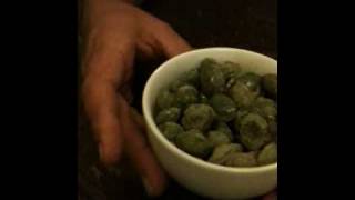 preview picture of video 'Wasabi Nuts - Red Lion, Avebury'