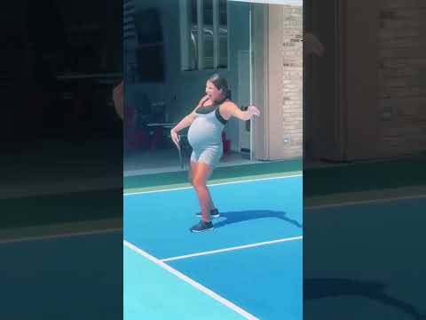 A bolsa estourou enquanto ela jogava tênis