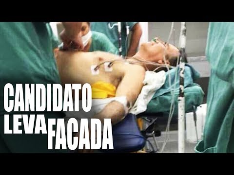 CANDIDATO A PRESIDENCIA JAIR BOLSONARO LEVA FACADA EM PUBLICO