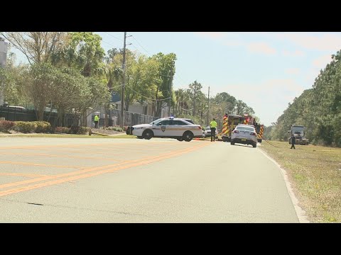 Video: Crews extinguish brush fire on San Pablo Road South