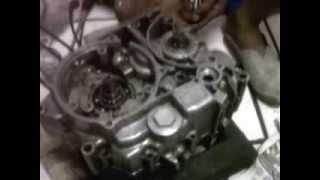 preview picture of video 'ngerakit engine CB 100 1'