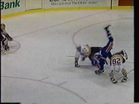 [Vintage] Garrey Galley hipchecks Glenn Anderson