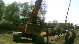 preview picture of video 'Hídépítés Pőstyénypusztán  (látogatás országúti kerékpáromon)'