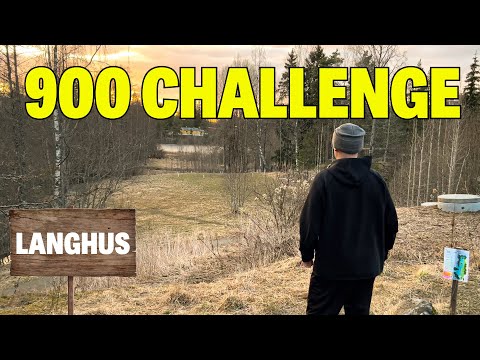 Discgolfern spiller på Langhus . 900 challenge