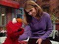 Sesame Street Va Al Doctor Sesame Street Goes To The Doctor Elmo S Sick Blues Latin Spanish