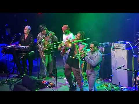 George Clinton steps onstage to hype Blu Eye Extinction (partial, bootleg)