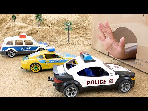Police car rescue car from the hand in the cave - Toy car story