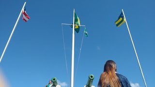 Cantando o Hino Nacional João Paulo
