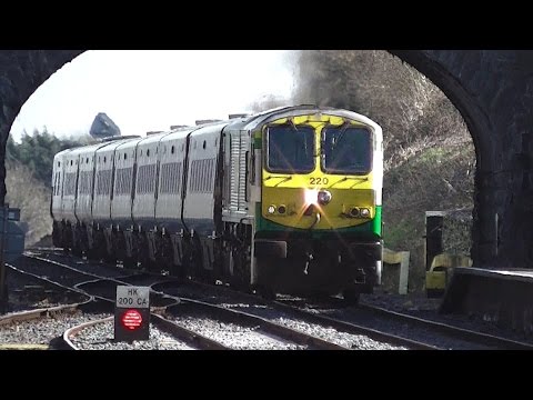 Irish Rail 201 Class Loco 220 + Mk4 Intercity train - Kildare Station