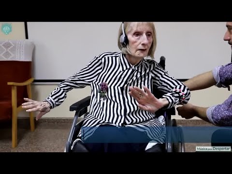 Alzheimer's patient reacts to music
