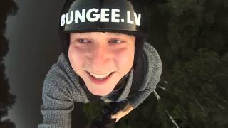 preview picture of video 'Bungee jumping in Sigulda 2013. Gumijēkšana Siguldā.'