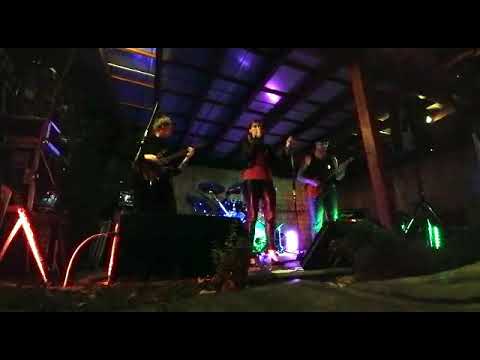 Rebelia - Rebelia - Skleněný Svět (live)
