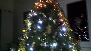 Queen - Thank God it&#39;s Christmas(tradus în română)