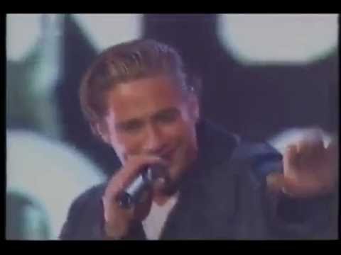 Young Deenay & Sasha - Walk On By