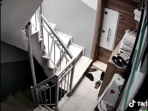 Deprem anı merdiven boşlukları