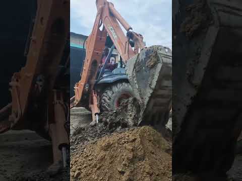 VECINA DE LA CARPIERA AGRADECE LOS TRABAJOS DE SUSTITUCIÓN DE COLECTORES EN LA AVENIDA SUCRE
