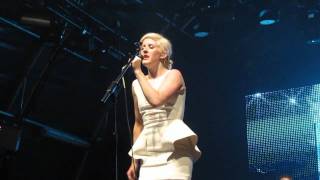 Ellie Goulding sings Rihanna song "Only Girl" at Somerset House, London, 15th July 2011