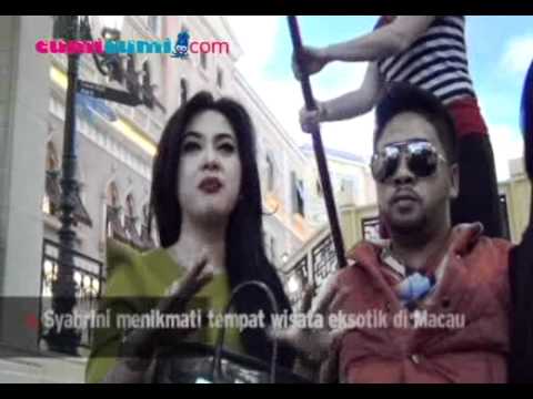 Syahrini Pamer Oleh-Oleh Dari Hong Kong