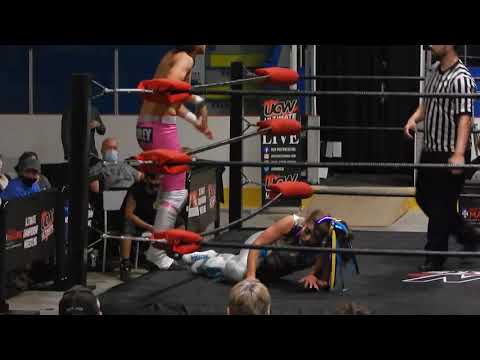 Charlie Hubley vs Moon Miss