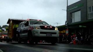 preview picture of video 'Emergency Services in the Browns Bay Santa Parade 2010'