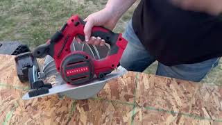 Milwaukee M18 BRUSHLESS CIRCULAR SAW Review, Portable hand saw  even women can handle