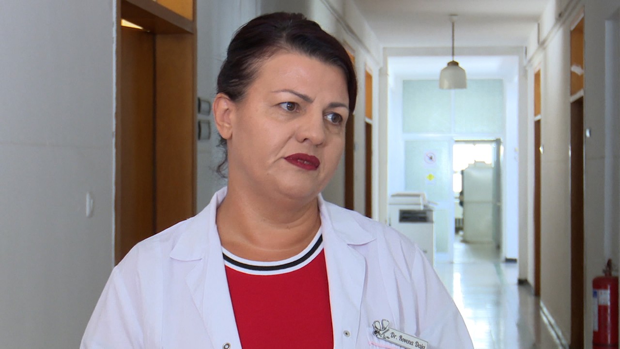 Rastet me fruth në Kosovë rrisin rrezikun për Shqipërinë. ISHP: Rënia e vaksinimit rikthen infektimet, mos shtyni dozat