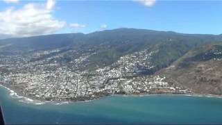 preview picture of video 'Landing (atterrisage) on the stunningly beautiful Ile de la Réunion - short version, 04-10-2012'