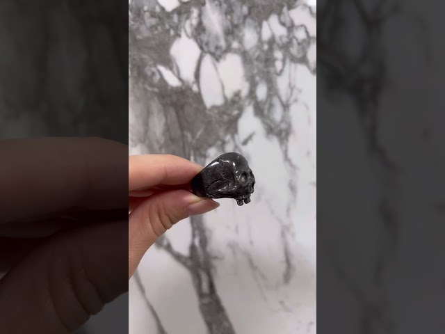 Vídeo relacionado con HLMIN Anillo de cabeza de calavera para hombre, anillo de calavera gótica vintage de plata y negro, anillo ajustable vintage vintage ajustable, anillo de calavera de Navidad, regalo de joyería para