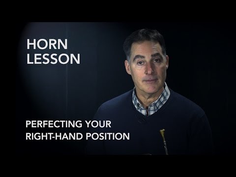 Cours de cor : perfectionner votre position de la main droite