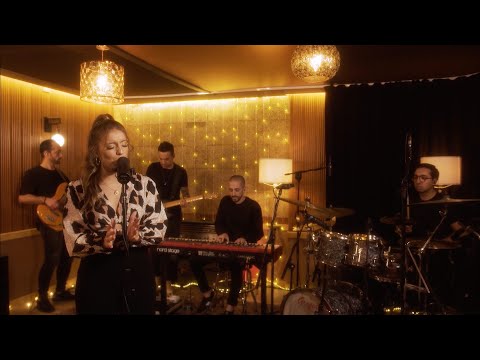 Flaviana Borges - Leave the door open (Bruno Mars cover) Live Session 1/3