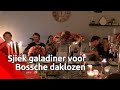 Daklozen stralen bij galadiner in Het Inloopschip