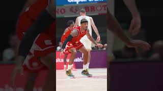 Download lagu Nel rumore dell’arena, la calma di Brown. mp3