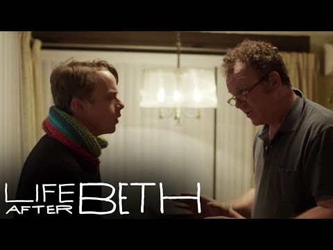 Life After Beth (Clip 'Beth's Alive')