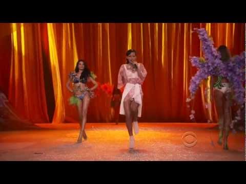 Rihanna - Phresh Out the Runway (Live at Victoria's Secret Fashion Show 2012)