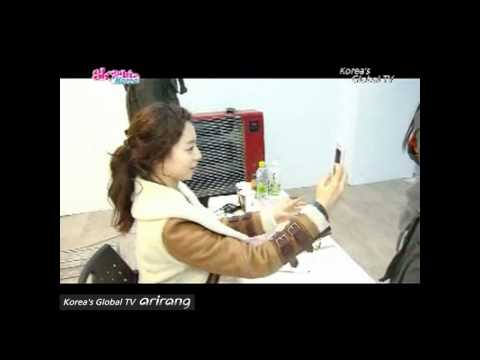 A Relay Autograph Session with Park Jae-beom and Park Soo-jin [Showbiz Korea]