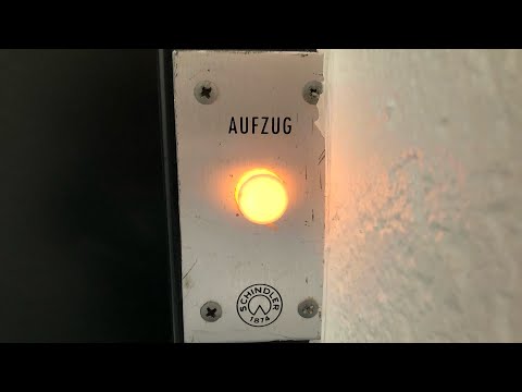 Vorzugsfahrt an einem 1970er Schindler Aufzug in Ludwigsburg