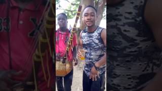 LUNIC CHANTE SUR UNE CORA