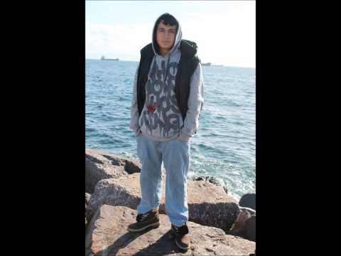 Özgür Feat Ahmet Başkan & KinBest   Hiç Kimse Görmüyor Mu