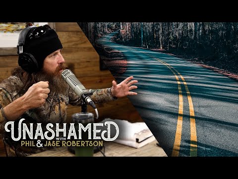 Jase Finds a Body in the Road & Phil Takes His Protection into His Own Hands | Ep 405