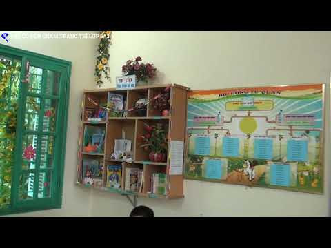 CÁC CÔ ĐẾN CHẤM TRANG TRÍ LỚP