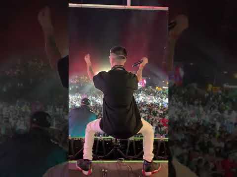 DJ AZA presentando a DJ BLASS en el Beyond Wonderland 2022