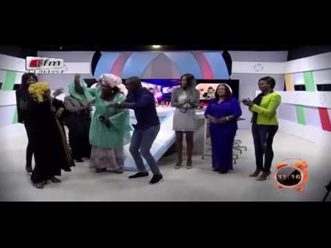 REPLAY - NGONÉ NDIAYE GUEWEUL fait danser PAPE CHEIKH DIALLO dans Yeewu Leen du 04 Janvier 2017