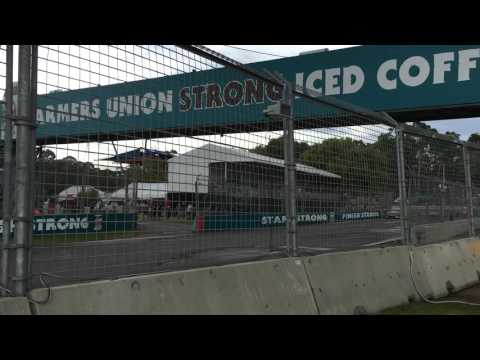 Clipsal 500 - V8s - Sunday 6 Mar 2016 -  Just Down from Turn 11