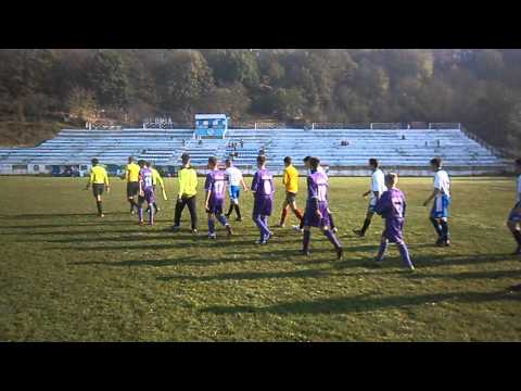 MECI LA JUNIORI :  CSM SCOLAR RESITA -  SEMENCUL VALIUG  2 - 1 , 2 .11.2013 , PART. 1